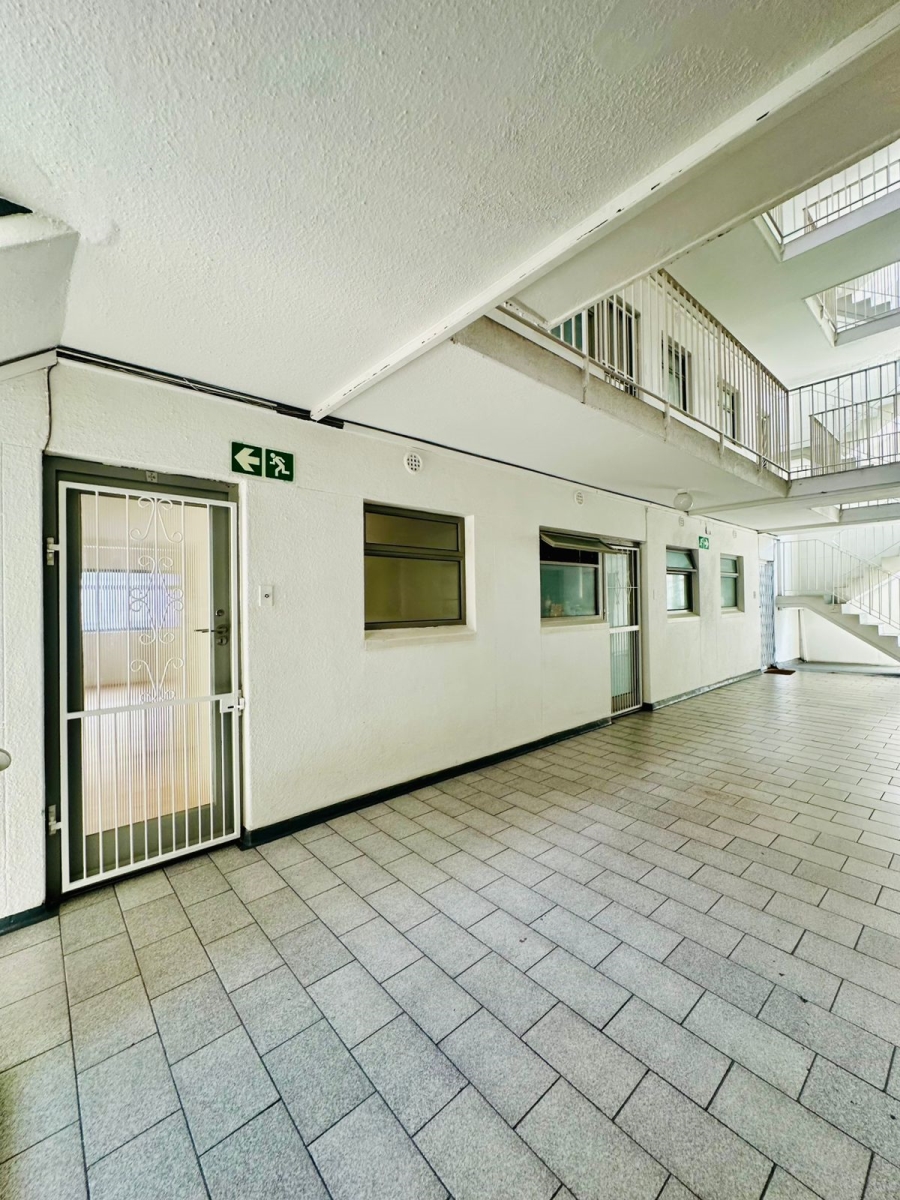 1 Bedroom Property for Sale in Green Point Western Cape